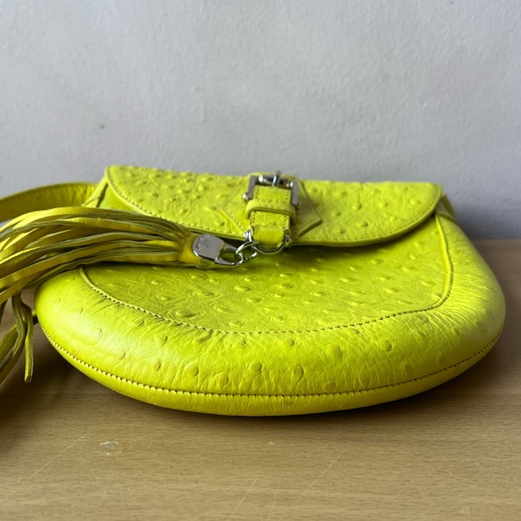 VINTAGE HENRI BENDEL LEMONY YELLOW OSTRICH LEATHER CROSSBODY TASSLE BAG RARE - Picture 5 of 16